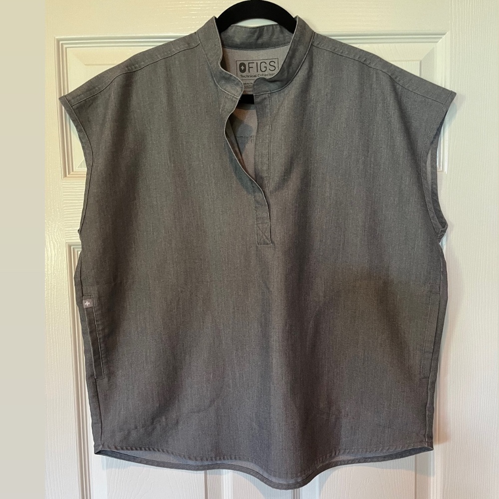 Figs Rafaela Three-Pocket Oversized Scrub Top